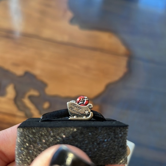 Pandora Santa sleigh charm - Picture 2 of 2